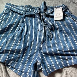 Striped denim American eagle shorts!